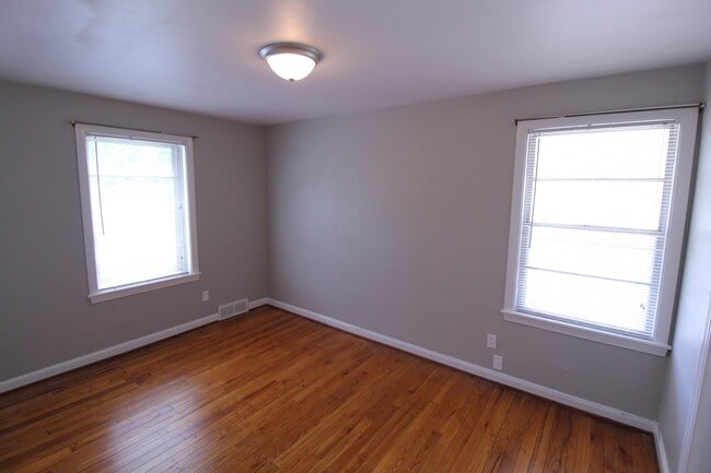 Building Photo - 2 Bedroom 1 Bath Duplex In The Waldo Area