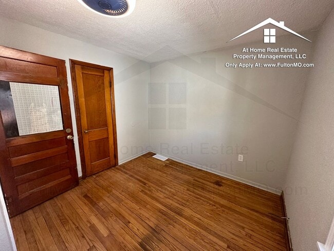Building Photo - 1209 E Ash St
