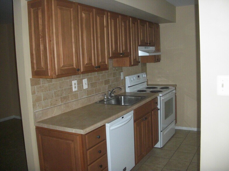 Kitchen - 22 E 6th St