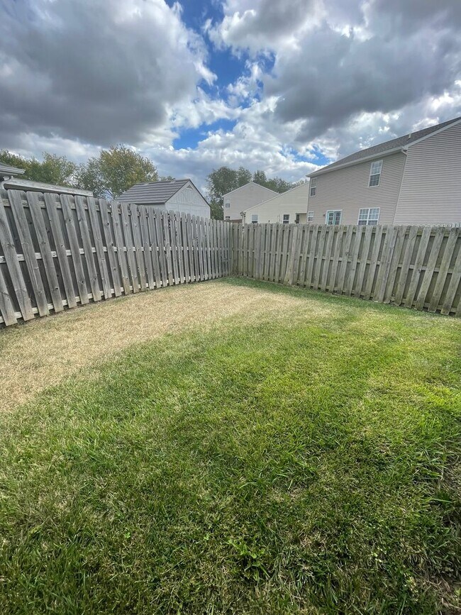 Building Photo - Three Bedroom Single Family Home - Great N...