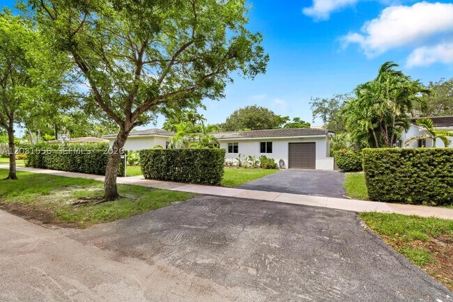 Building Photo - 6610 Santona St