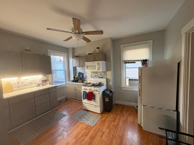 Building Photo - 329 Byrd St