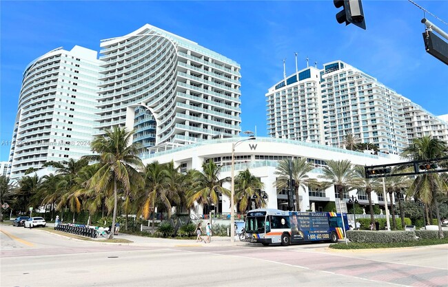 Building Photo - 3101 Bayshore Dr