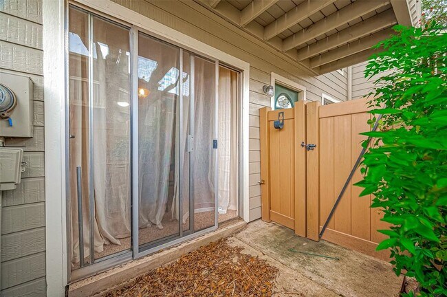 Building Photo - 2379 Briarwest Blvd