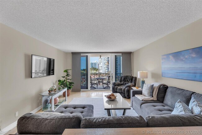 Building Photo - 1370 S Ocean Blvd