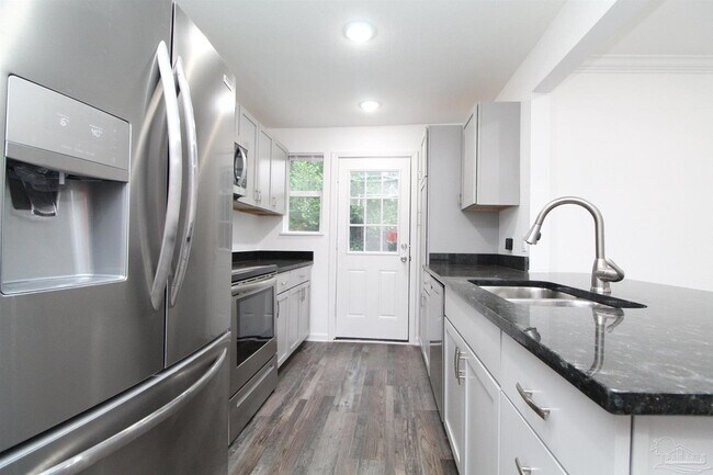 Building Photo - 150 E Ensley St
