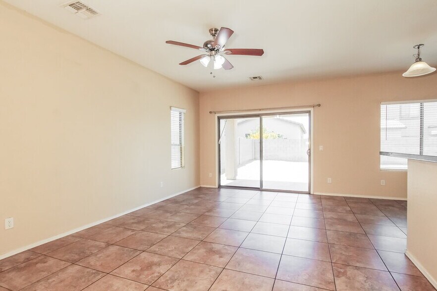 Building Photo - 7906 S 50th Dr