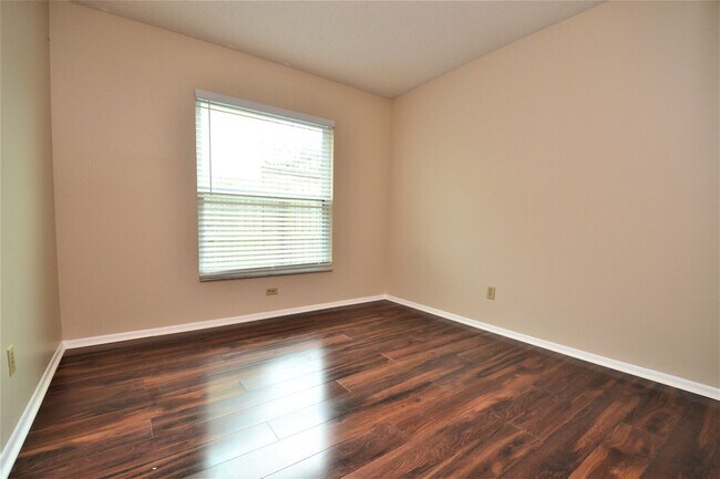 Building Photo - Upgraded Oviedo Home - Screened porch, fenced back yard, wood floors