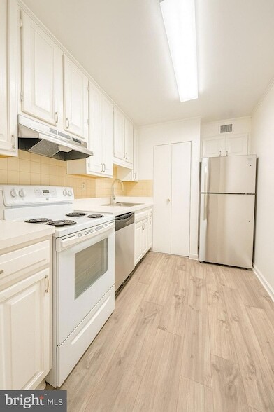 Building Photo - 5500 Holmes Run Pkwy
