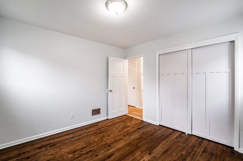 Building Photo - 638 S 66th St