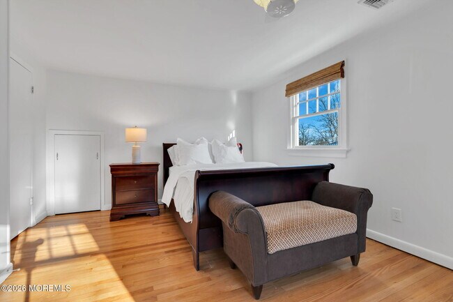 Building Photo - 723 Pitney Dr