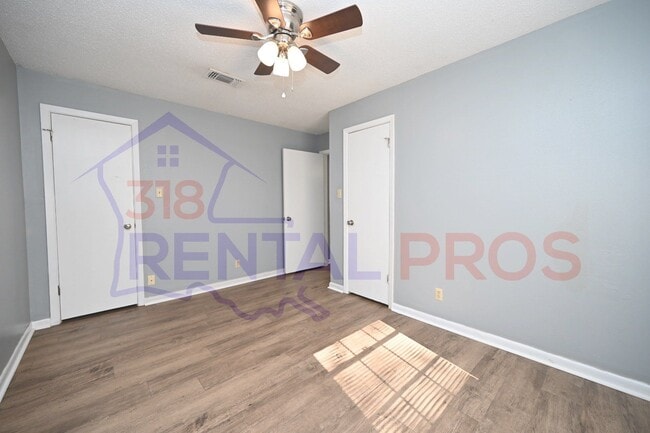 Building Photo - 2207 Lily Dr