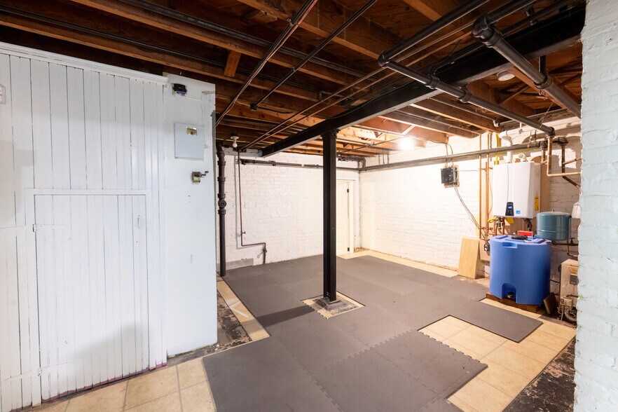 Building Photo - 317 Ingraham St NW