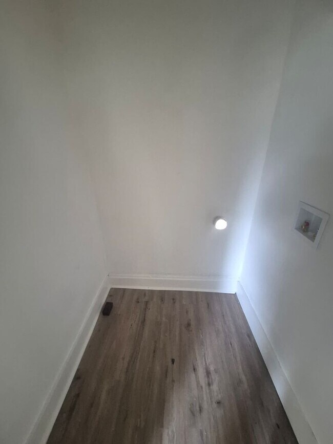 Building Photo - Charming 2-Bedroom Home with Fenced Yard in Covington!