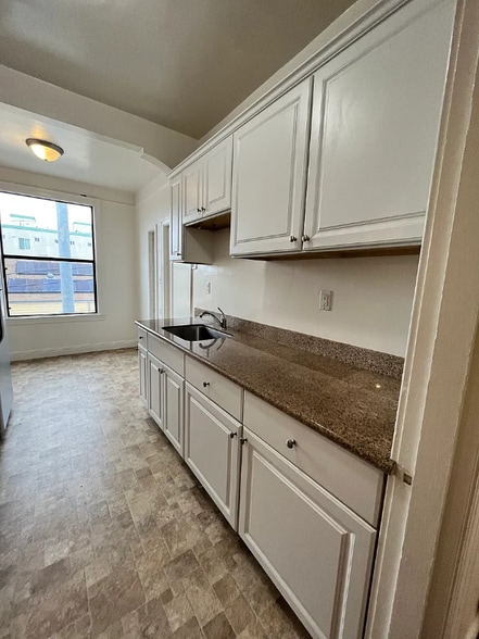 Building Photo - 5650 Mission St