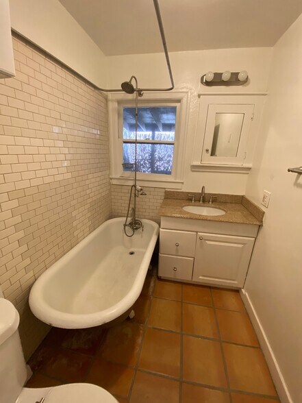 Building Photo - 1758 Garfield Pl