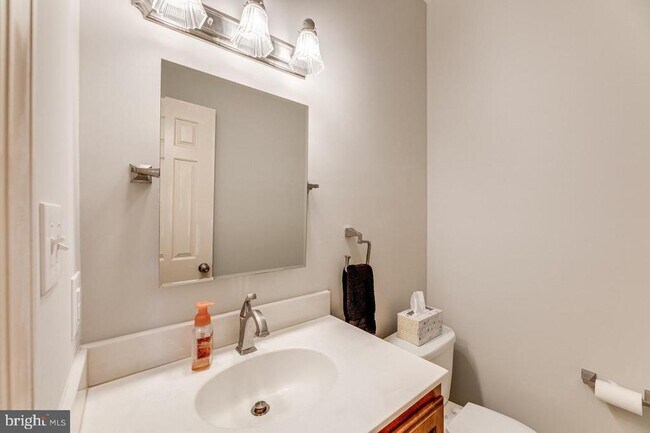 Building Photo - 519 Tobacco Quay