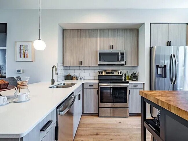 Building Photo - Premier 2BD, 2.5BA Downtown Raleigh Townho...