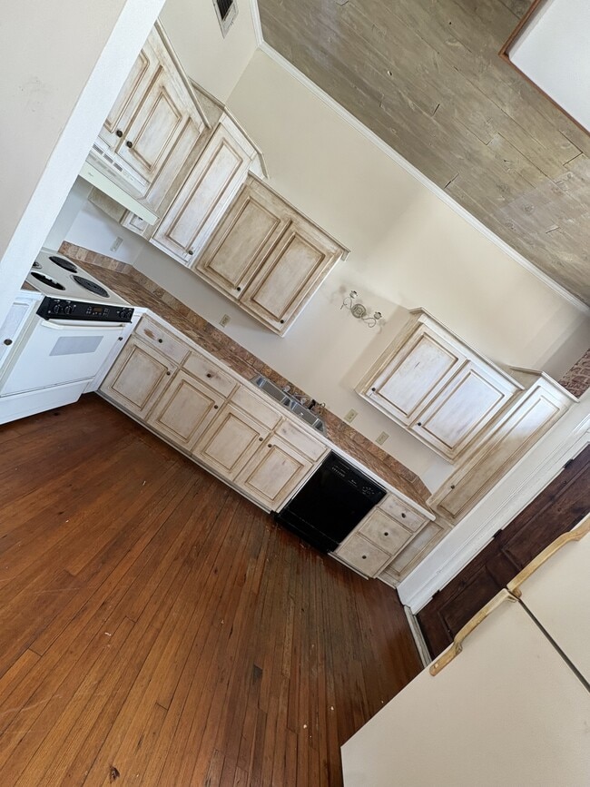 Building Photo - 131 Gallatin St
