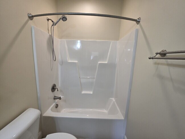 Building Photo - Spacious 4-Bedroom Home for Rent in Kings Grant Fayetteville – 15 Minutes from Fort Bragg