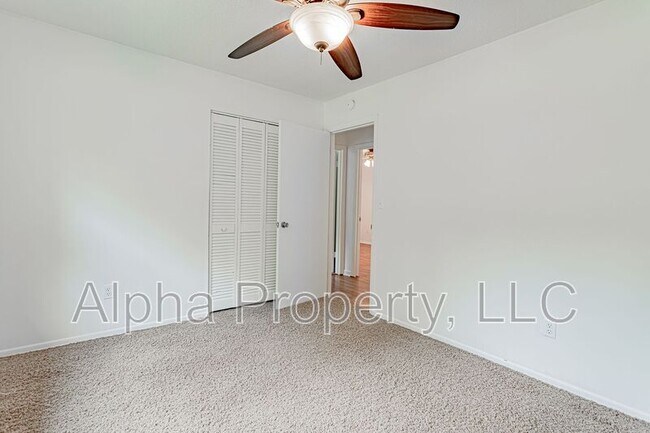 Building Photo - 134 Saturn Ln
