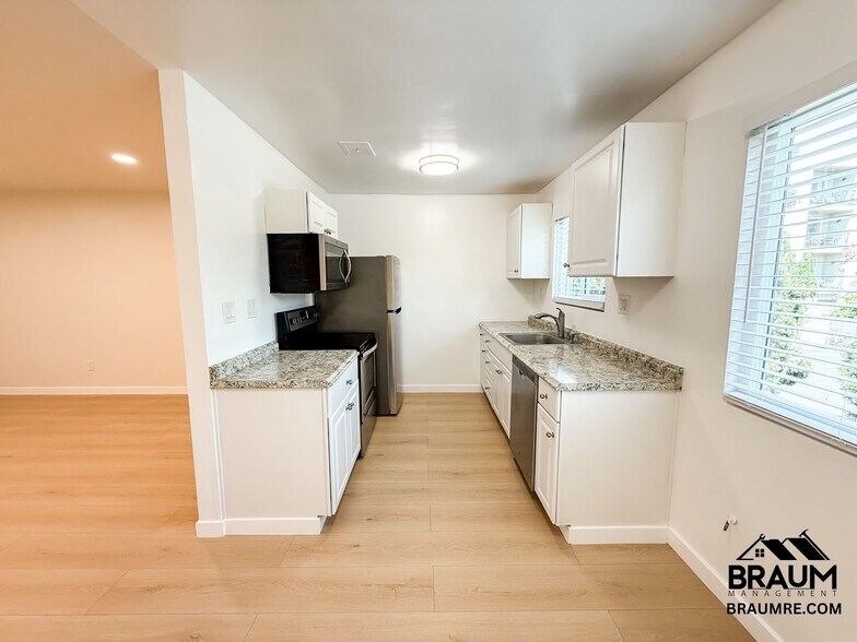 Building Photo - 5611 Fulcher Ave