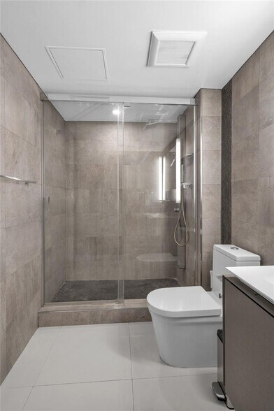 Building Photo - 31 SE 5th St