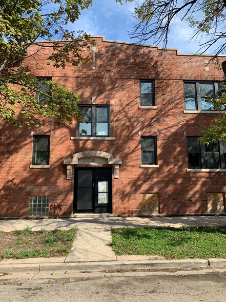 Building Photo - 2105-07 N Lawndale Ave