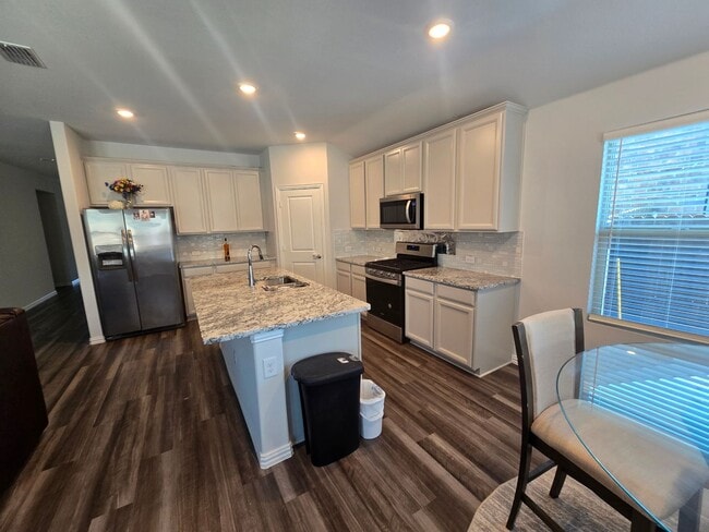 Building Photo - Fantastic in Fate!