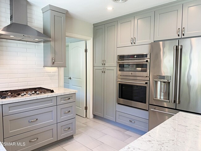 Building Photo - 2257 Hood Dr