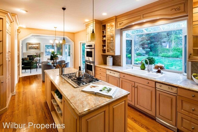 Building Photo - 5 br, 3.5 bath House - 27555 Purissima Rd