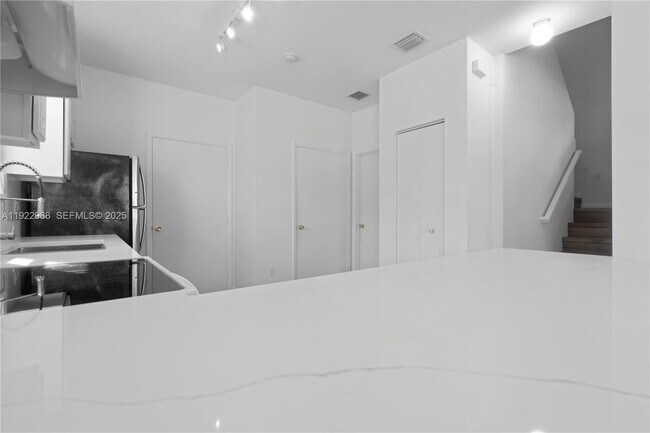 Building Photo - 5610 SW 43rd St