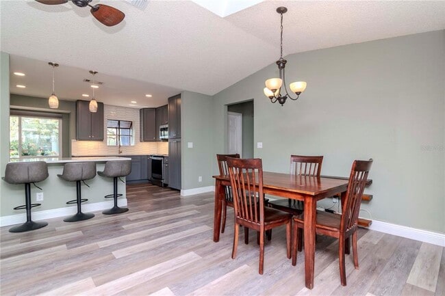 Building Photo - 912 Lakewood Dr
