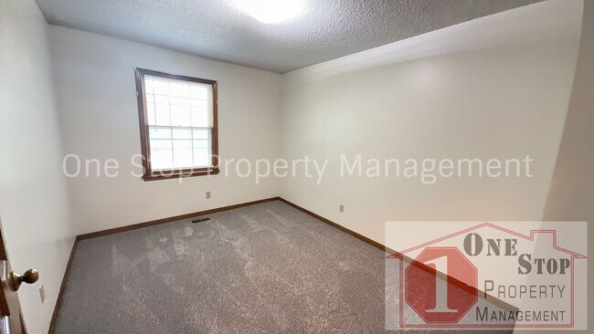 Building Photo - Beautiful 4 Bedroom 2.5 Bathroom in Olathe