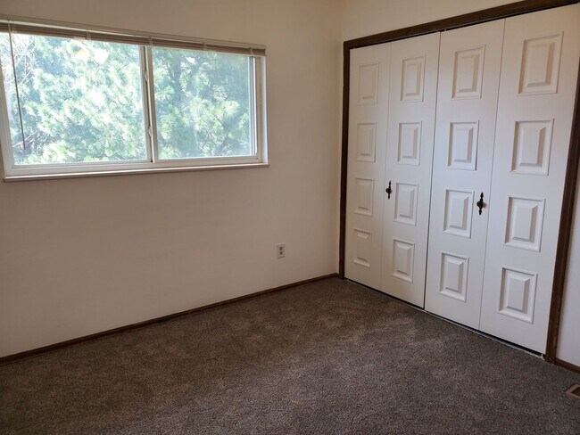 Building Photo - 5528 Fiesta Ln