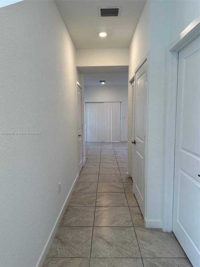 Building Photo - 25338 SW 135th Ave