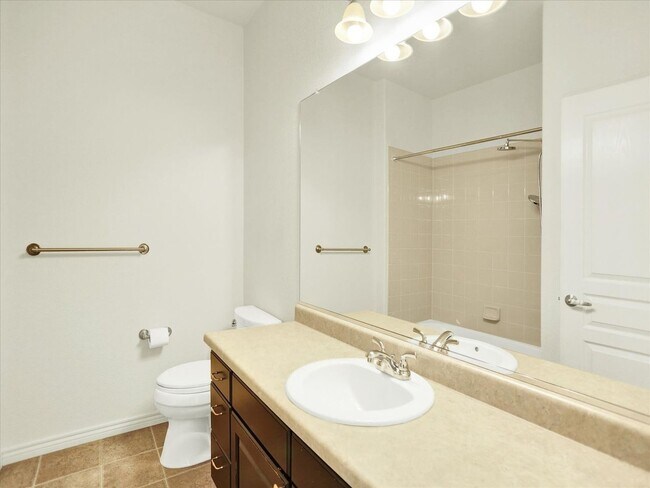 Building Photo - Spacious 3BR Townhome in Littleton