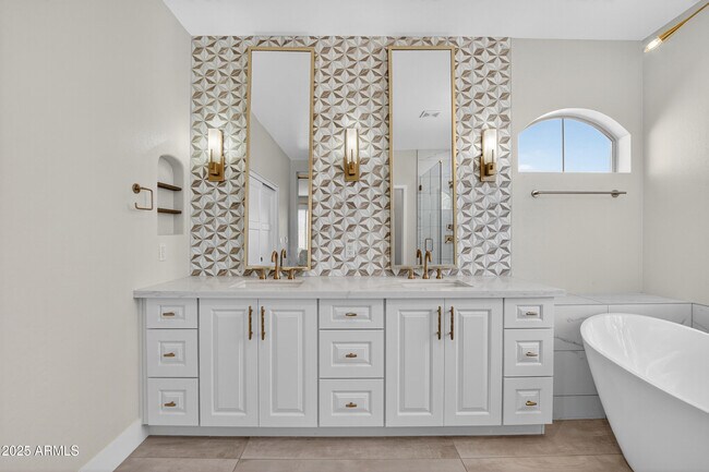 Building Photo - 10587 E Sheena Dr