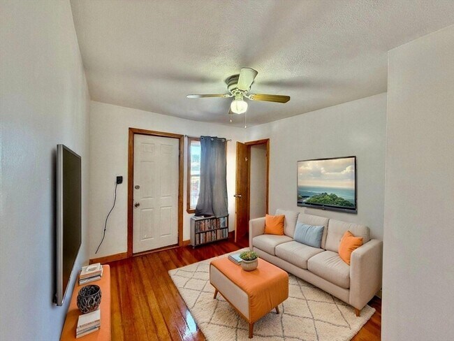 Building Photo - 156 Main St