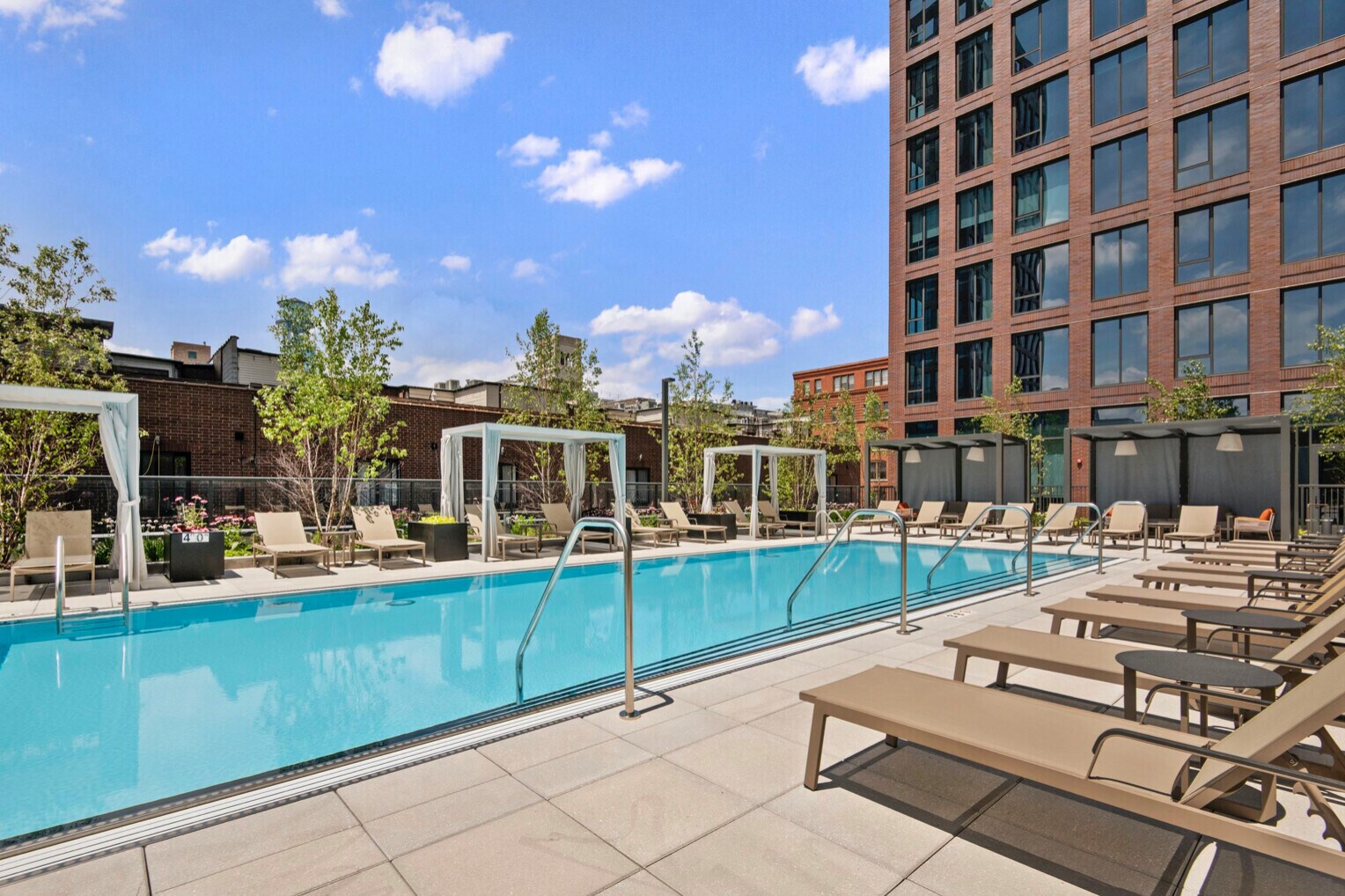 Building Photo - 26 N Sangamon St