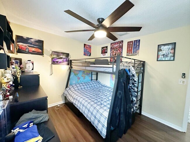 Building Photo - 5152 Woodfield Way