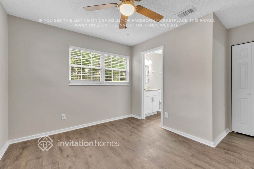 Building Photo - 8061 Delaroche Dr