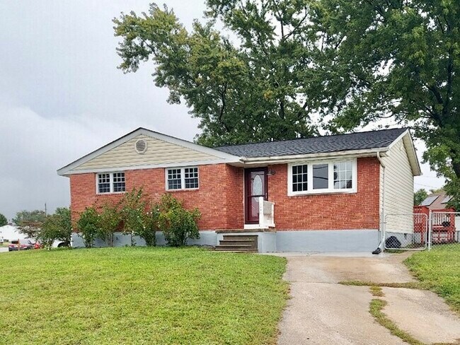 Primary Photo - 1201 Cedarcliff Dr