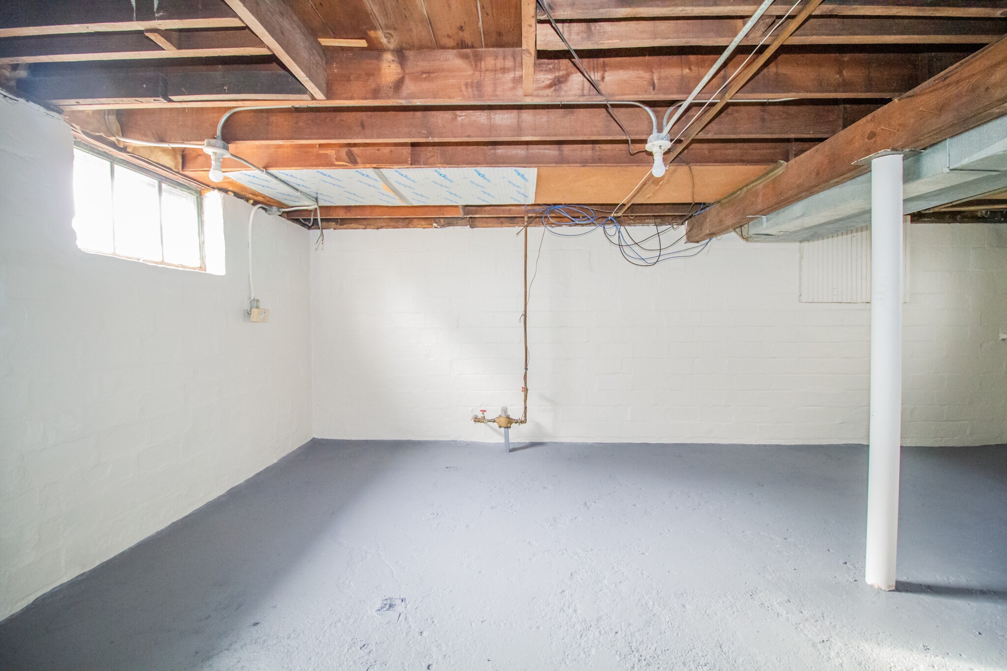 Building Photo - 4220 Caroline Ave