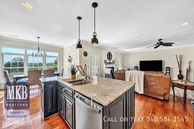 Building Photo - 7621 Nandina Dr