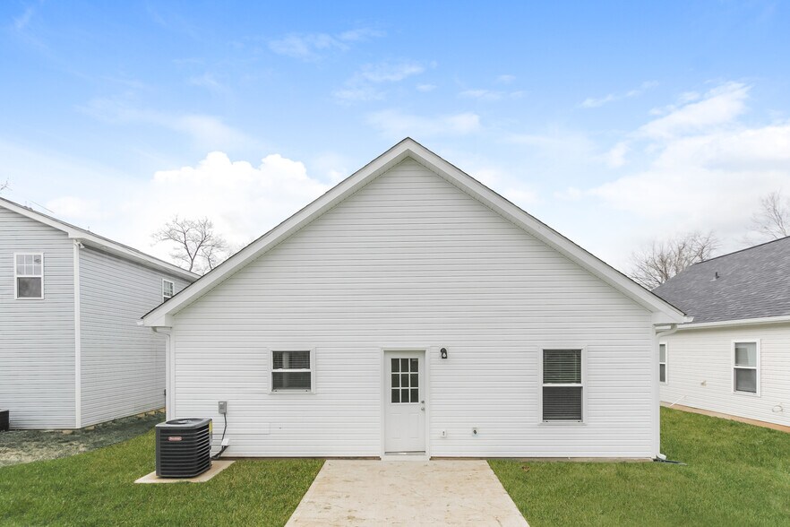 Building Photo - 3028 Celia Ave