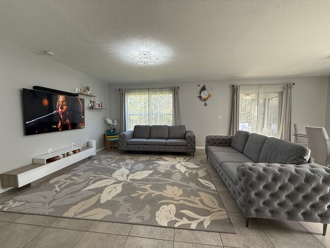 Building Photo - Beautiful updated 3 bedroom 2 bathroom home in Bayberry Lakes