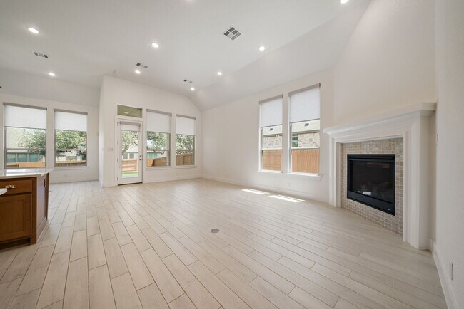 Building Photo - Stunning 4-Bed, 4.5-Bath Home with Pool Access and Private Yard in New Braunfels