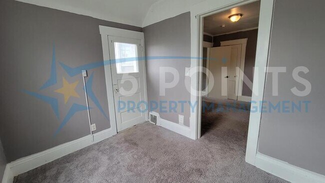 Building Photo - 3058 W 116th St