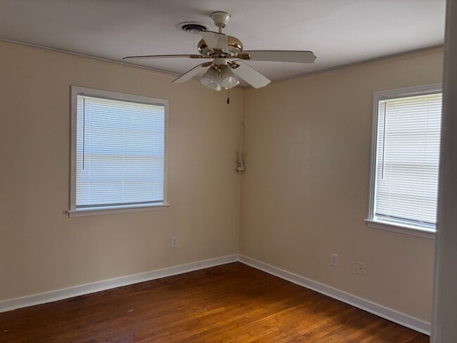 Building Photo - 5650 Brentwood Dr